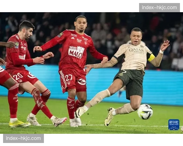 布雷斯特0-0闷平兰斯，两队门将贡献多次神扑